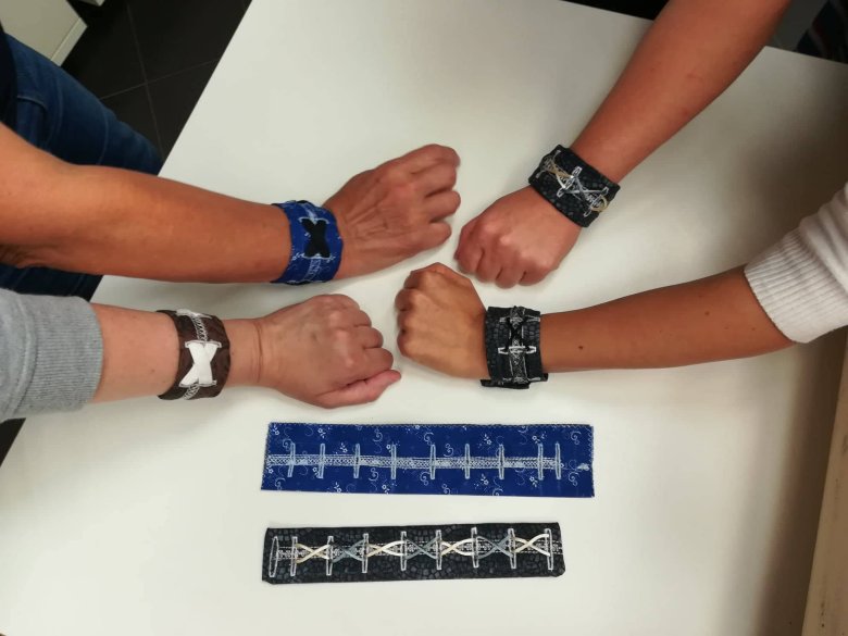 Škola šitia začiatočník víkend A1S-ako ušiť gombíkovú dierku a texty