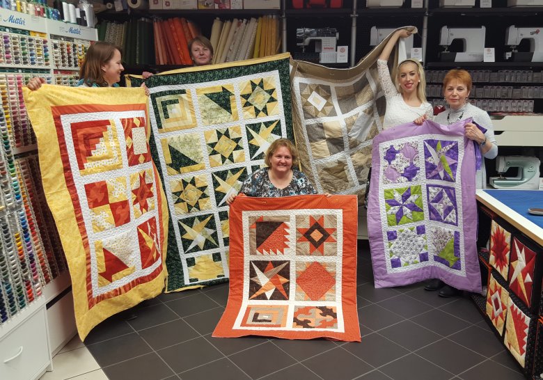 Absolventky kurzov Patchworkparty AZ1-2016