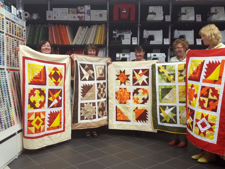 Absolventky kurzov patchworkparty AZ1 2016