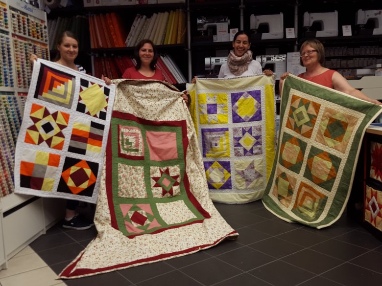 Absolventky kurzov patchworkparty-AZ1 2016